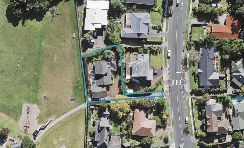127 Chelsea View Drive, Chatswood, Auckland - Carousel 1