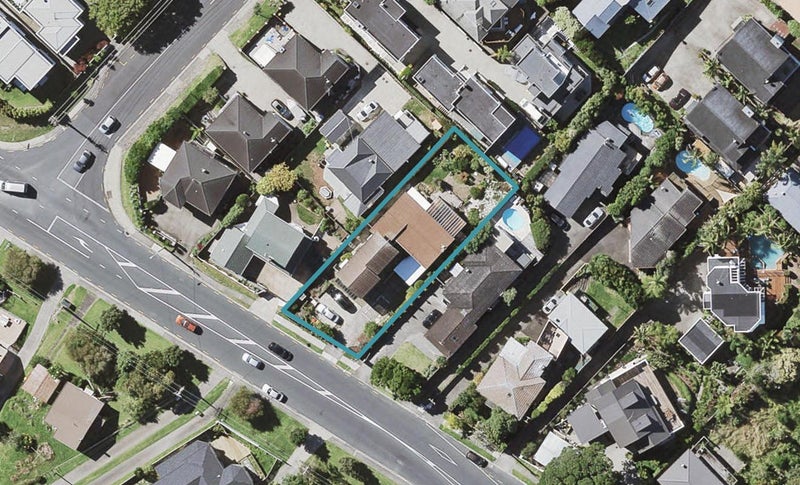 211 East Coast Road, Castor Bay, Auckland - Carousel 1