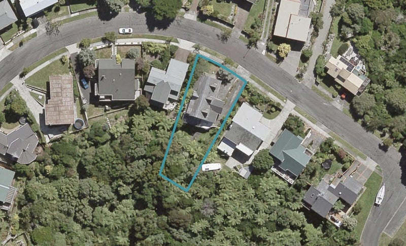32 Stanhope Grove, Korokoro, Lower Hutt - Carousel 1