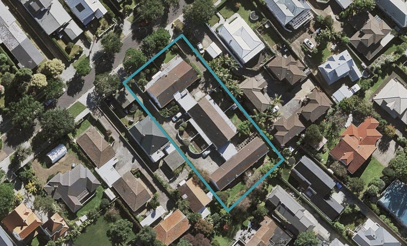 2/24 Puriri Avenue, Greenlane, Auckland - Carousel 1