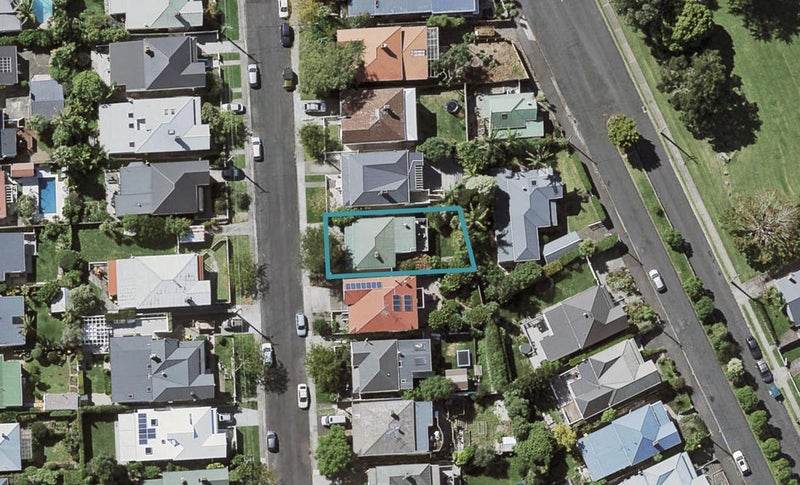 32 Roslyn Terrace, Devonport, Auckland - Carousel 1
