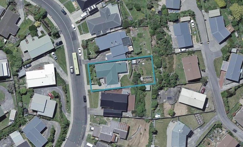48 Somes Crescent, Newlands, Wellington - Carousel 1