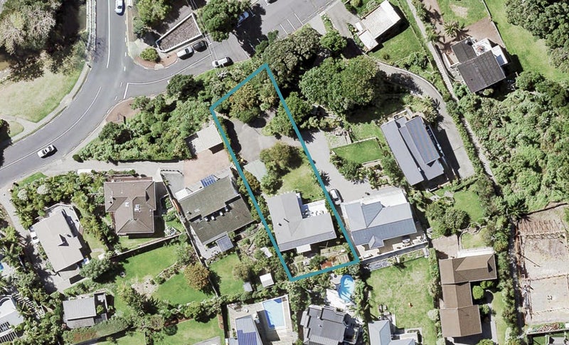 10 Browns Bay Road, Rothesay Bay, Auckland - Carousel 1
