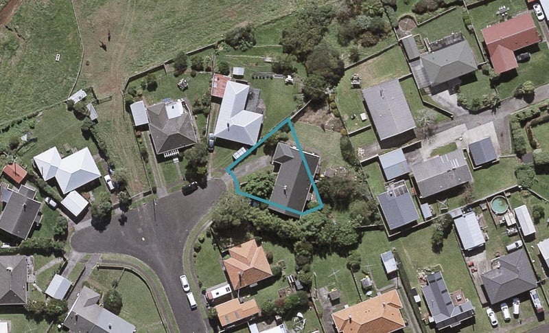 8 Holford Street, Westown, New Plymouth - Carousel 1