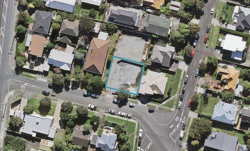 3 Kingsway, Three Kings, Auckland - Carousel 1