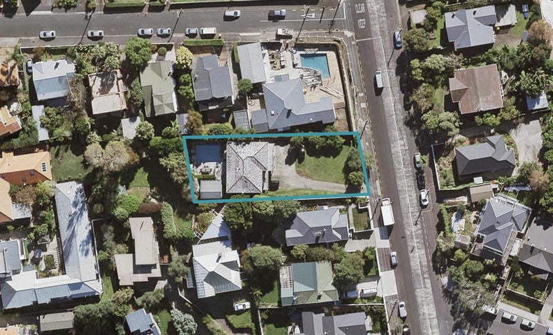 204 Queen Street, Northcote Point, Auckland - Carousel 1