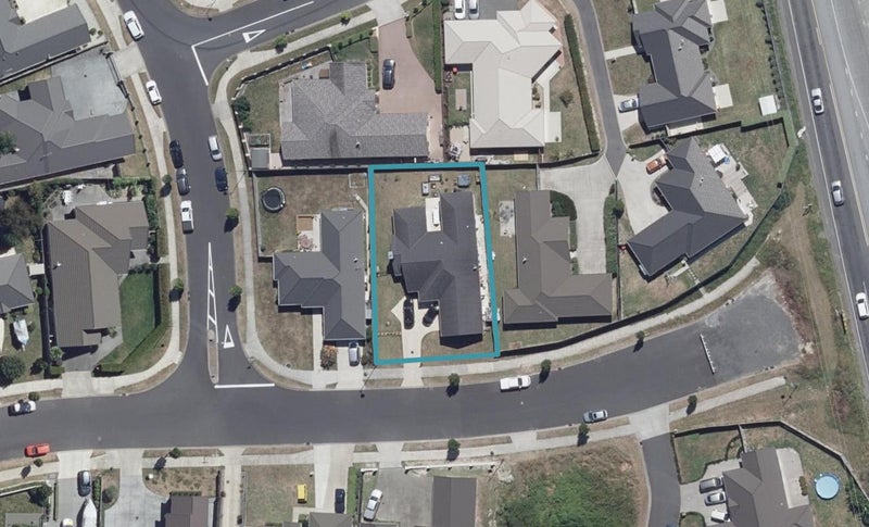 137 Saint James Drive, Huntington, Hamilton - Carousel 1