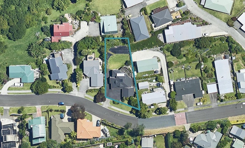 2 Te Koari Drive, Brookfield, Tauranga - Carousel 1