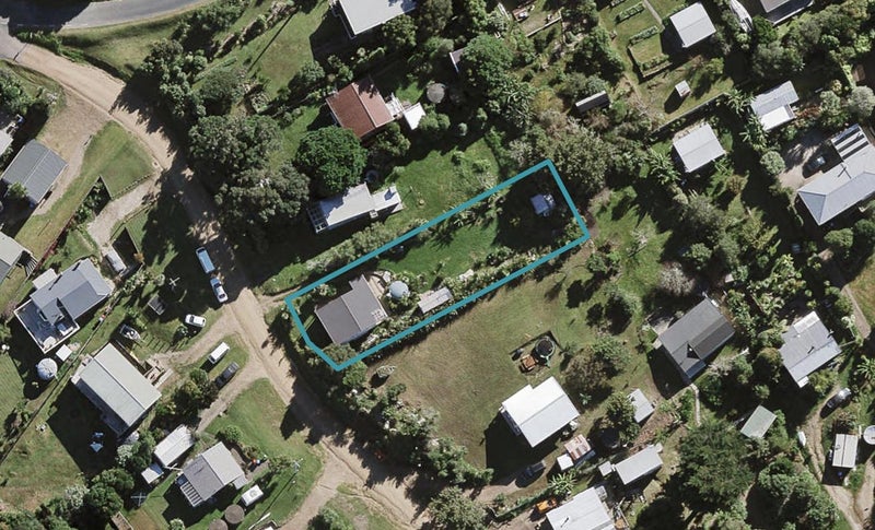 15 Nelson Avenue, Surfdale, Waiheke Island - Carousel 1