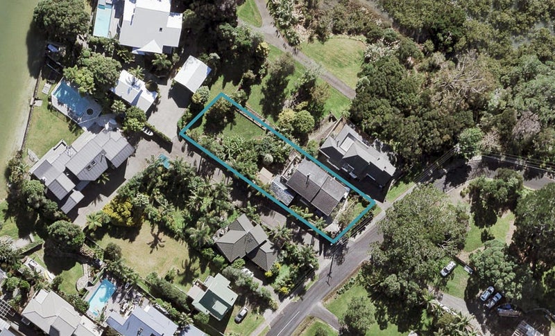 10 Twin Wharf Road, Herald Island, Auckland - Carousel 1