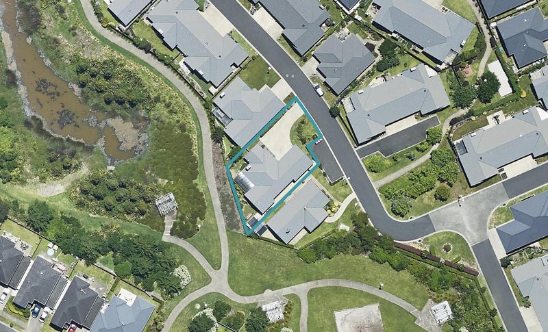 9 Bridgewater Way, Pyes Pa, Tauranga - Carousel 1