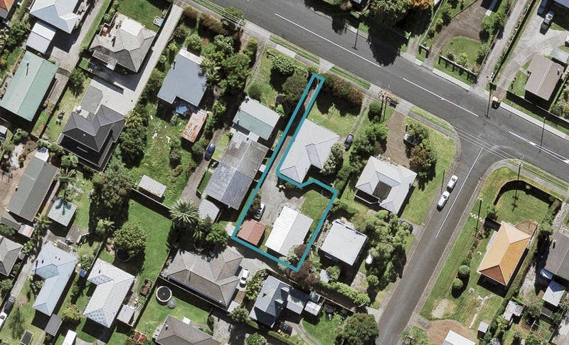 68A Taikata Road, Te Atatū Peninsula, Auckland - Carousel 1