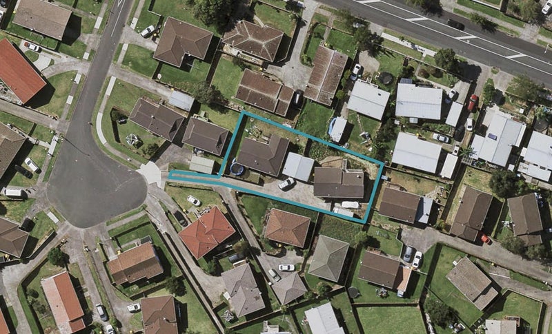 6 Townley Place, Clover Park, Auckland - Carousel 1