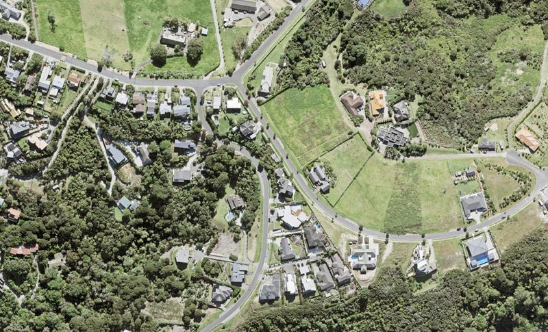 5 Beauvoir Avenue, Matakatia, Whangaparaoa - Carousel 1