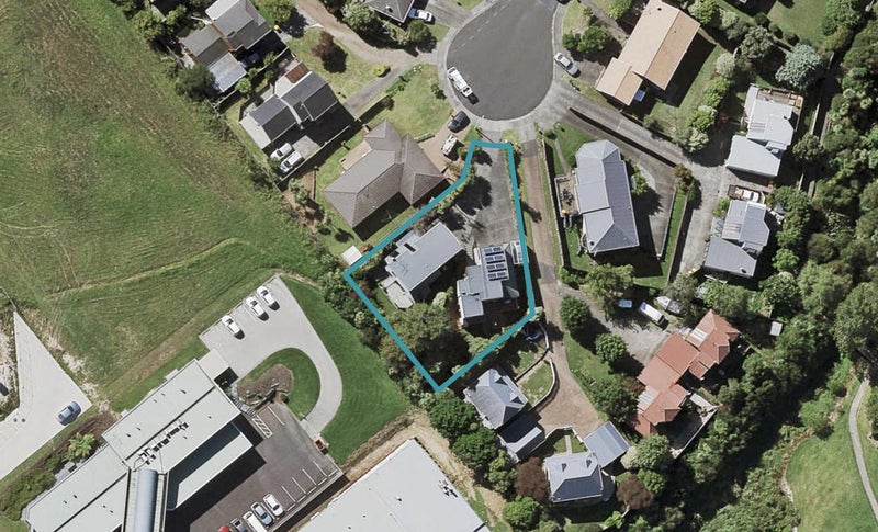 2/64 Centorian Drive, Windsor Park, Auckland - Carousel 1