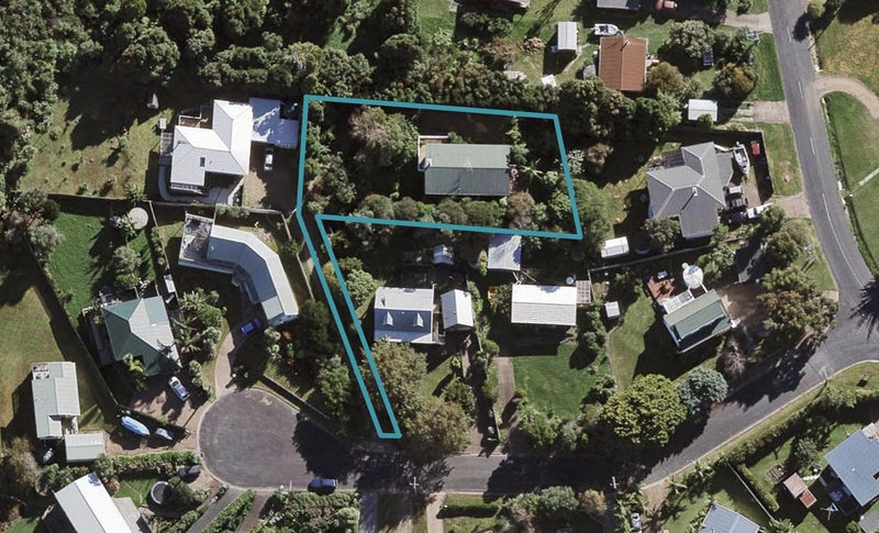 15 Hartley Avenue, Onetangi, Waiheke Island - Carousel 1