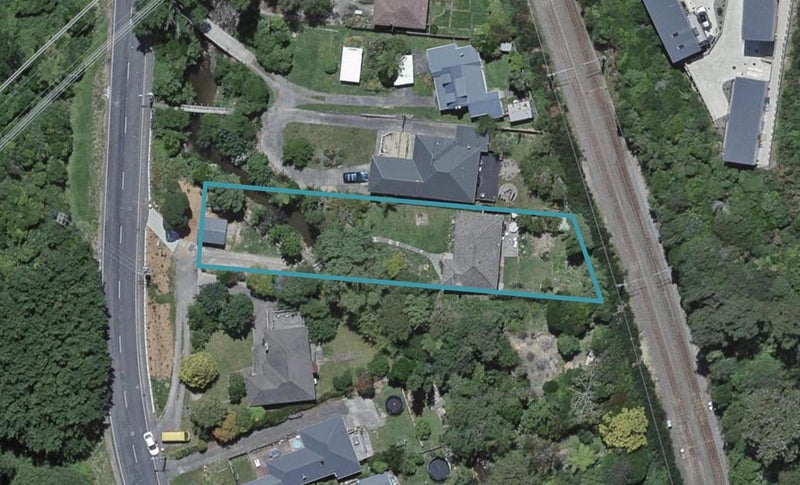 11 Willowbank Road, Tawa, Wellington - Carousel 1
