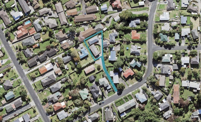 10 Trojan Crescent, New Lynn, Auckland - Carousel 1