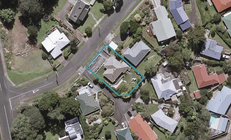 8 Beaumont Crescent, Frankleigh Park, New Plymouth - Carousel 1