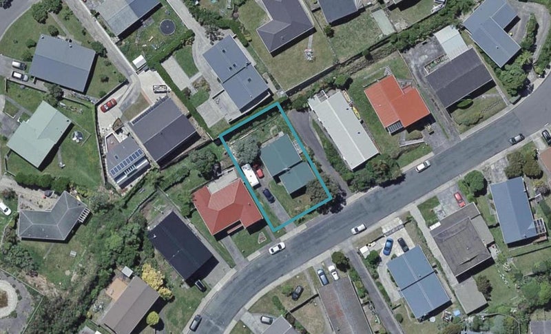 21 Somes Crescent, Newlands, Wellington - Carousel 1