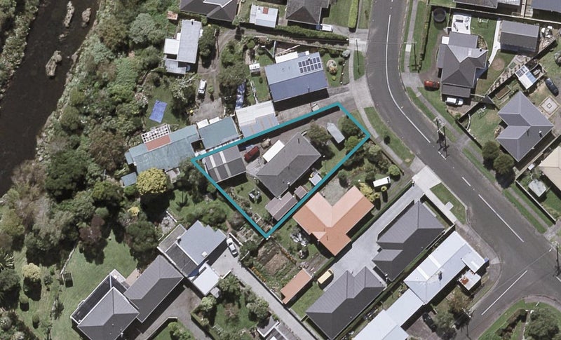 24 Queens Road, Glen Avon, New Plymouth - Carousel 1