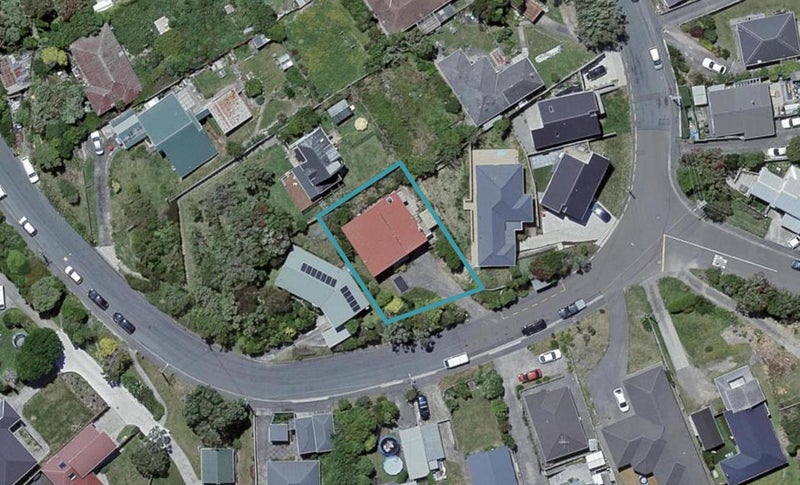31 Miles Crescent, Newlands, Wellington - Carousel 1