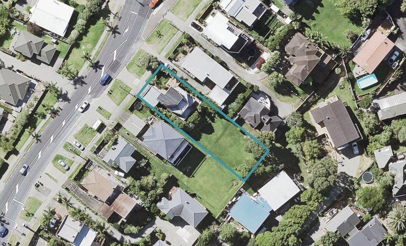 697 Beach Road, Rothesay Bay, Auckland - Carousel 1