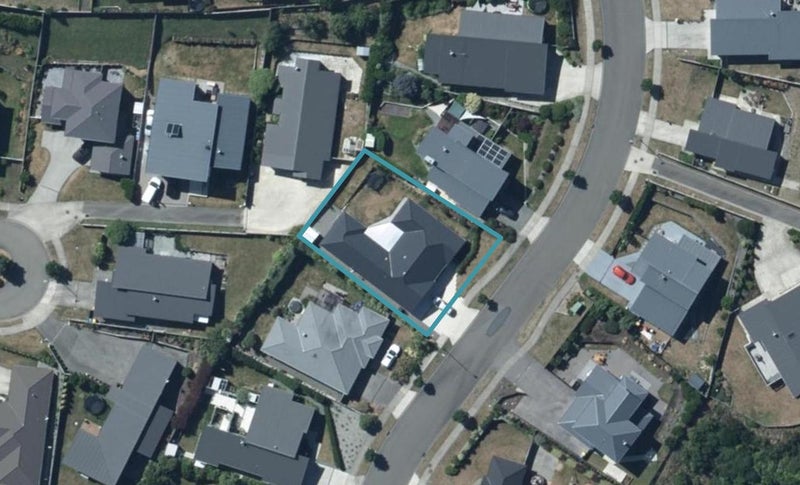 8 Sumner Terrace, Aotea, Porirua - Carousel 1