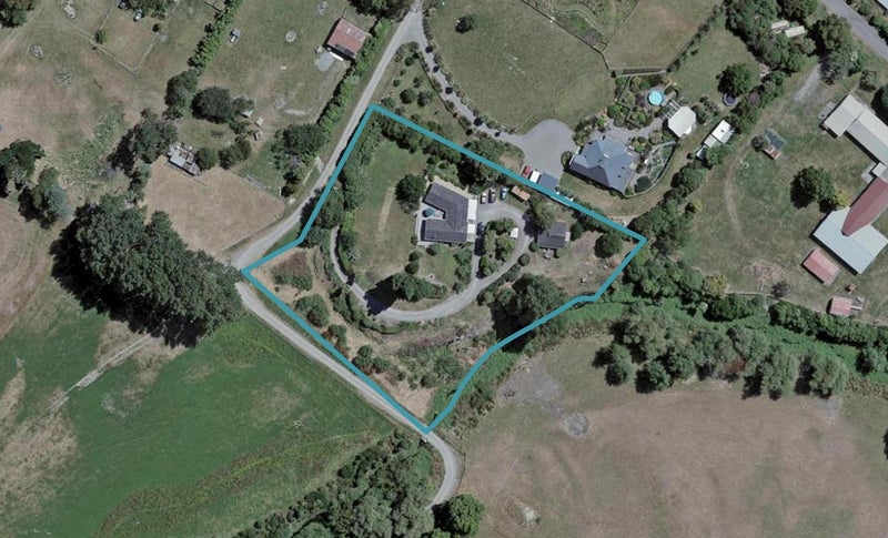 15 Hecklers Road, Papawai - Carousel 1