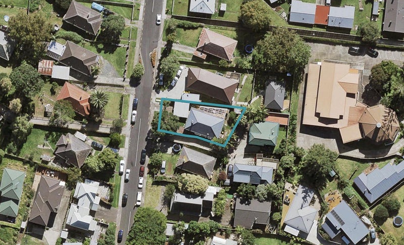 9 Potter Avenue, Northcote, Auckland - Carousel 1