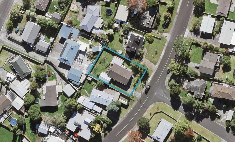 37 Fitzherbert Avenue, West Harbour, Auckland - Carousel 1