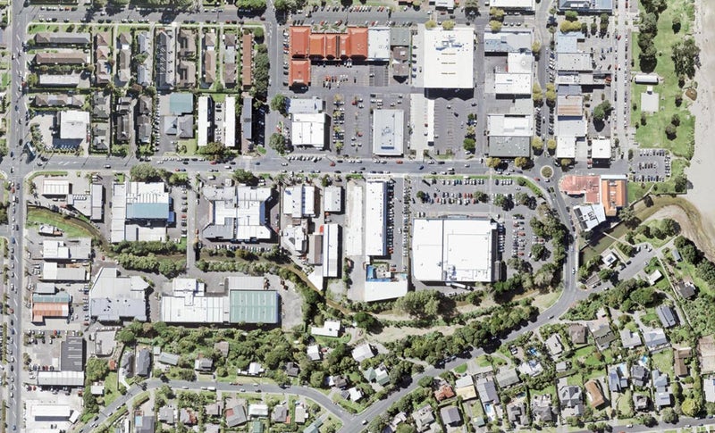 2 Mina Way, Browns Bay, Auckland - Carousel 1