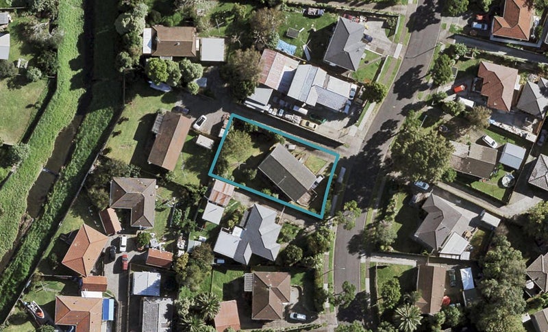 21 Hobart Crescent, Wattle Downs, Auckland - Carousel 1
