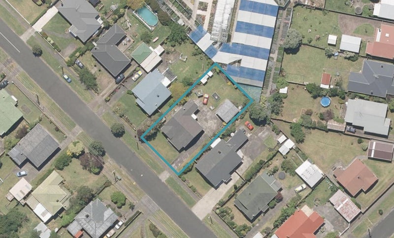 12 Muir Street, Gonville, Whanganui - Carousel 1