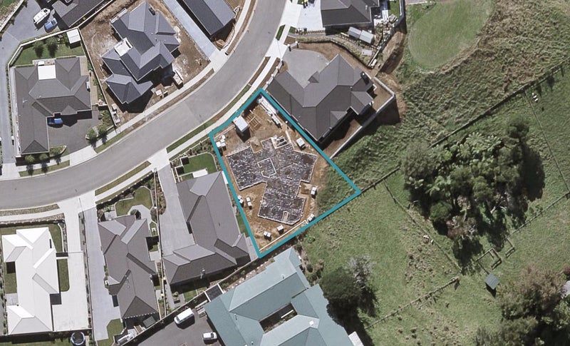 12 Manurau Crescent, Merrilands, New Plymouth - Carousel 1