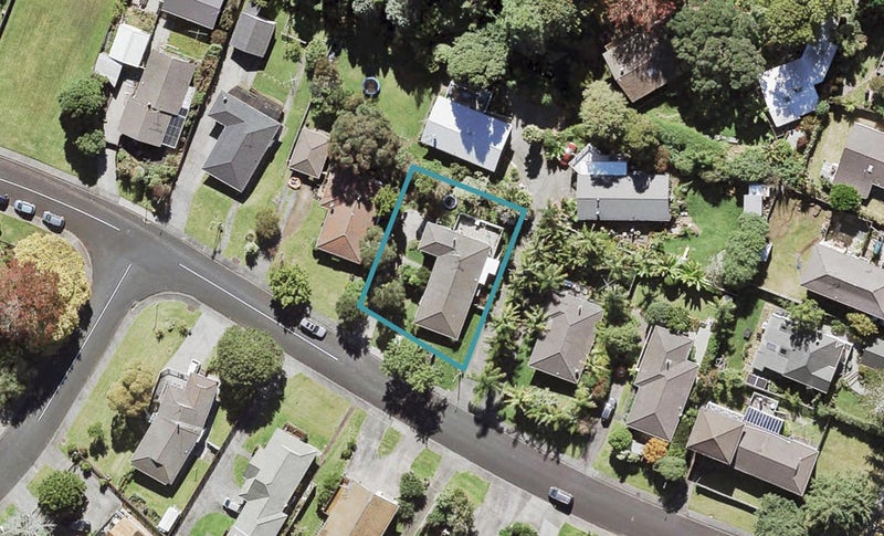 11 The Grove, Titirangi, Auckland - Carousel 1