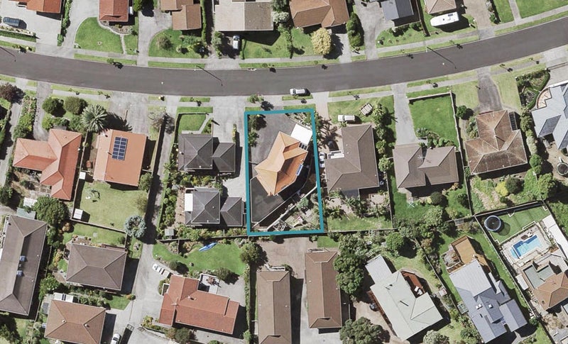 66 Dalwhinnie Parade, Highland Park, Auckland - Carousel 1