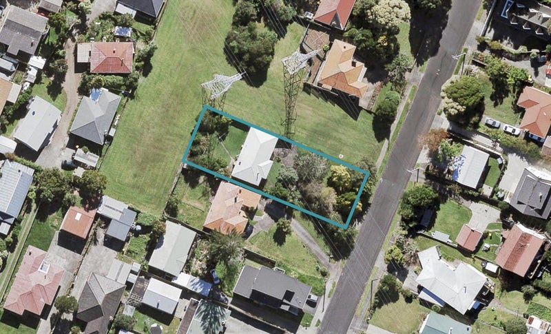 28 Beaubank Road, Kelston, Auckland - Carousel 1