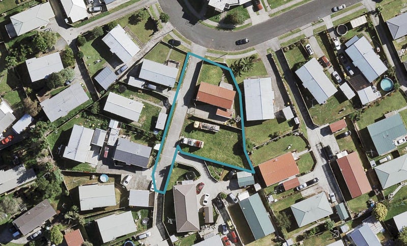 2/61 Templeton Place, Clendon Park, Auckland - Carousel 1