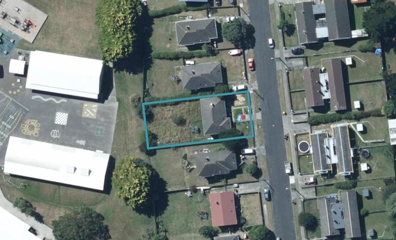 32 Justine Street, Cannons Creek, Porirua - Carousel 1