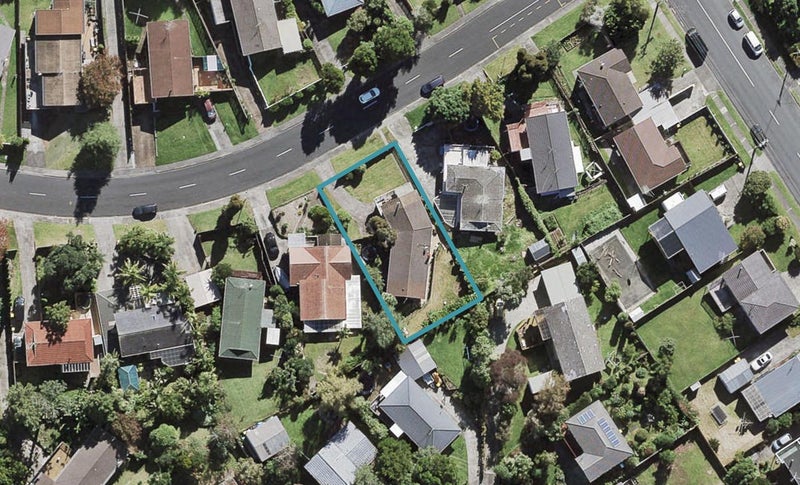 8 Contessa Drive, Glenfield, Auckland - Carousel 1