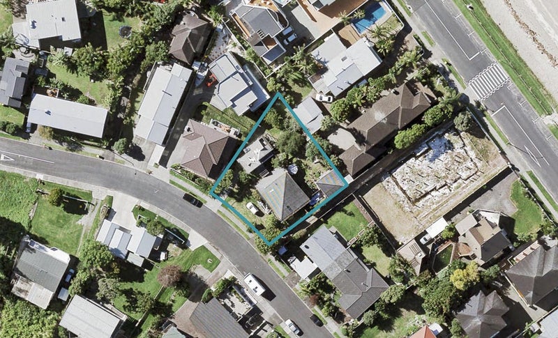 8 Rogers Avenue, Eastern Beach, Auckland - Carousel 1