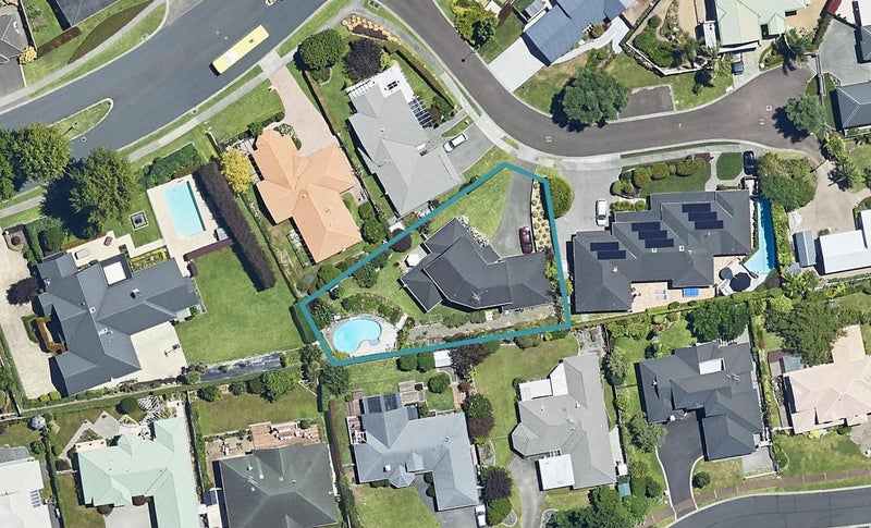4 Caernarvon Rise, Bethlehem, Tauranga - Carousel 1