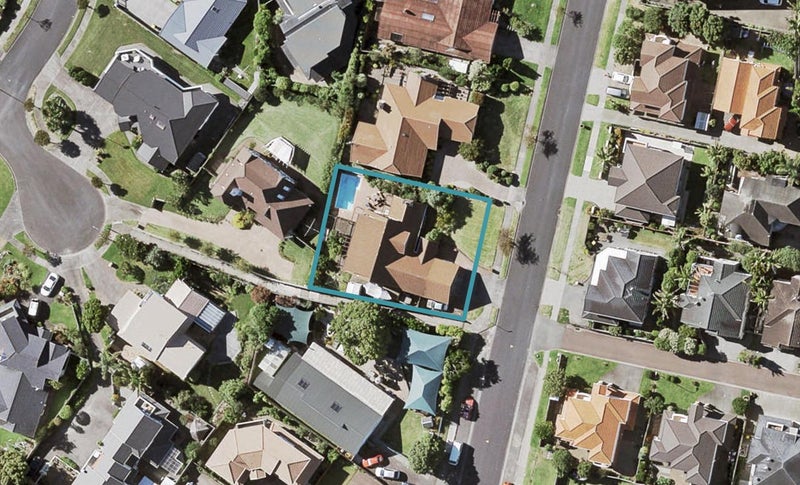 12 Oliver Road, Eastern Beach, Auckland - Carousel 1