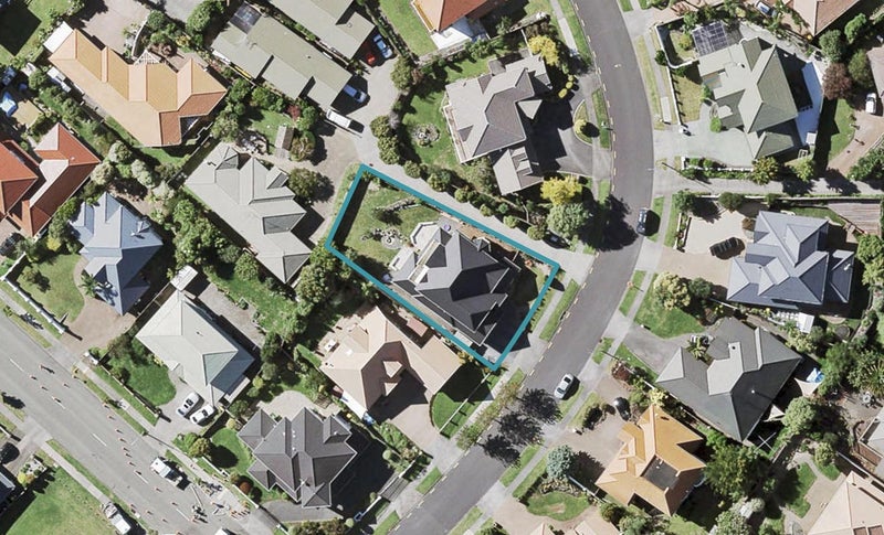 8 Rochester Crescent, Somerville, Auckland - Carousel 1