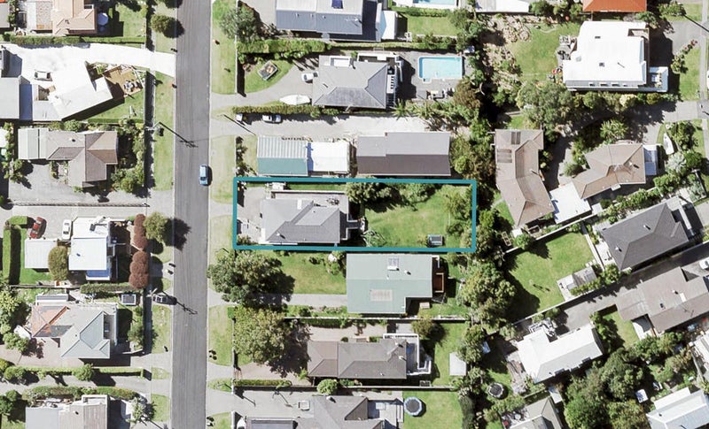 15 Rothesay Bay Road, Rothesay Bay, Auckland - Carousel 1