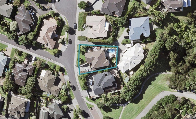 35 Langana Avenue, Browns Bay, Auckland - Carousel 1