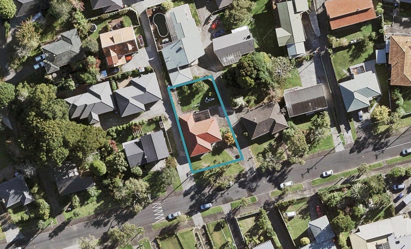 32 Batkin Road, New Windsor, Auckland - Carousel 1