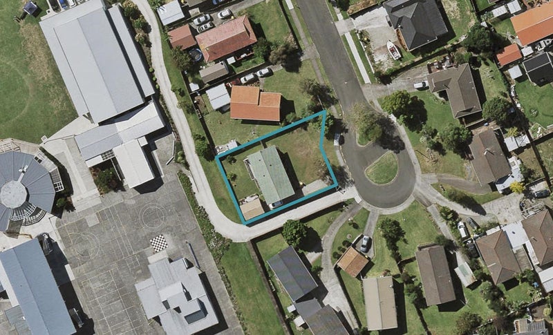 15 Shalimar Place, Clover Park, Auckland - Carousel 1