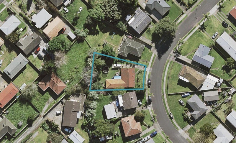 10 Courtenay Crescent, Mangere East, Auckland - Carousel 1